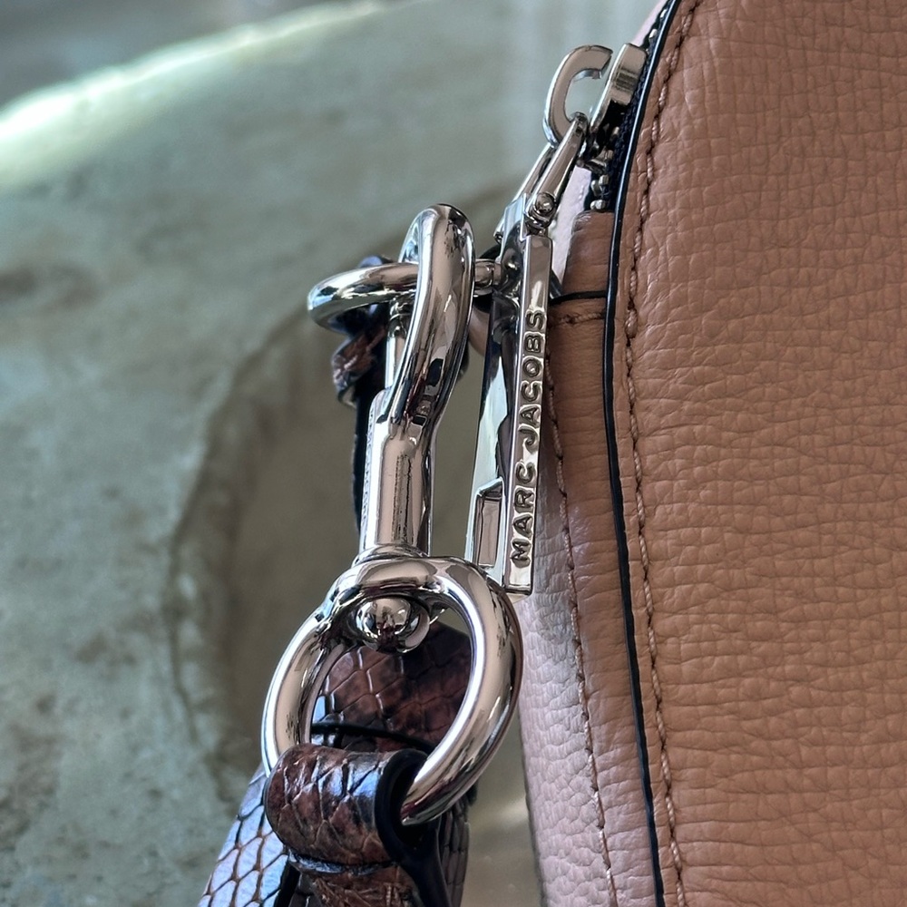 New $325 Marc Jacobs Tan Crossbody Bag with Adjustable Strap - Picture 6 of 16